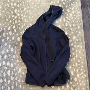 Arcteryx navy zip up hooded heavy fleece - size small
